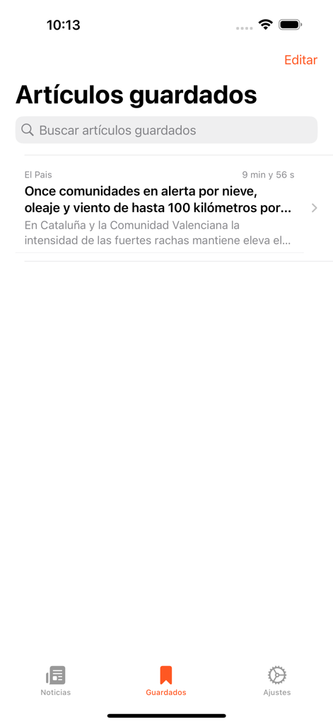 Écran des articles enregistrés dans l'application Spain News affichant une liste de lecture hors ligne du journal El Pais.
