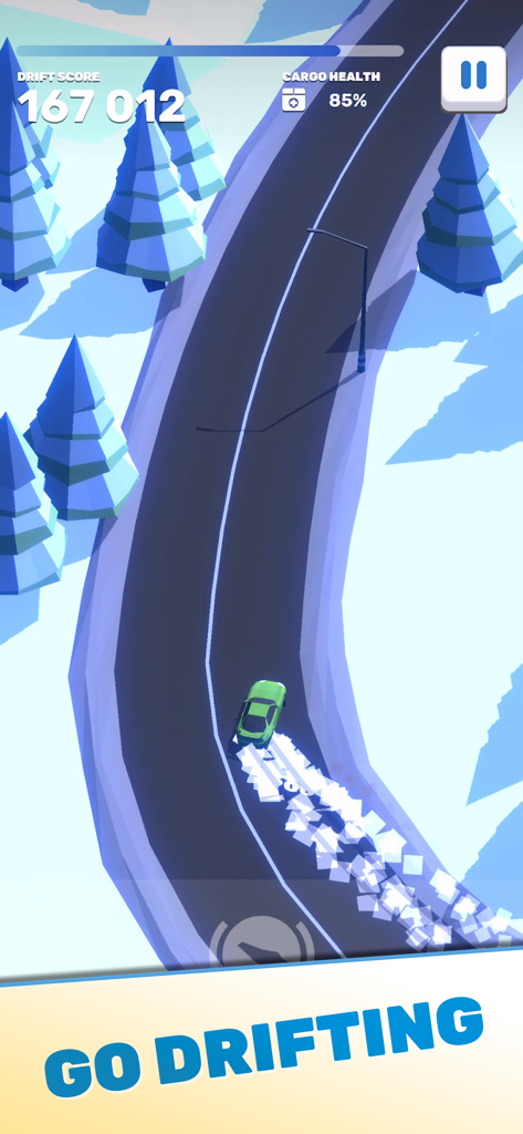 Tofu Drifter - 豆腐ドリフターで、松の木がある雪山の道でドリフトする緑の車