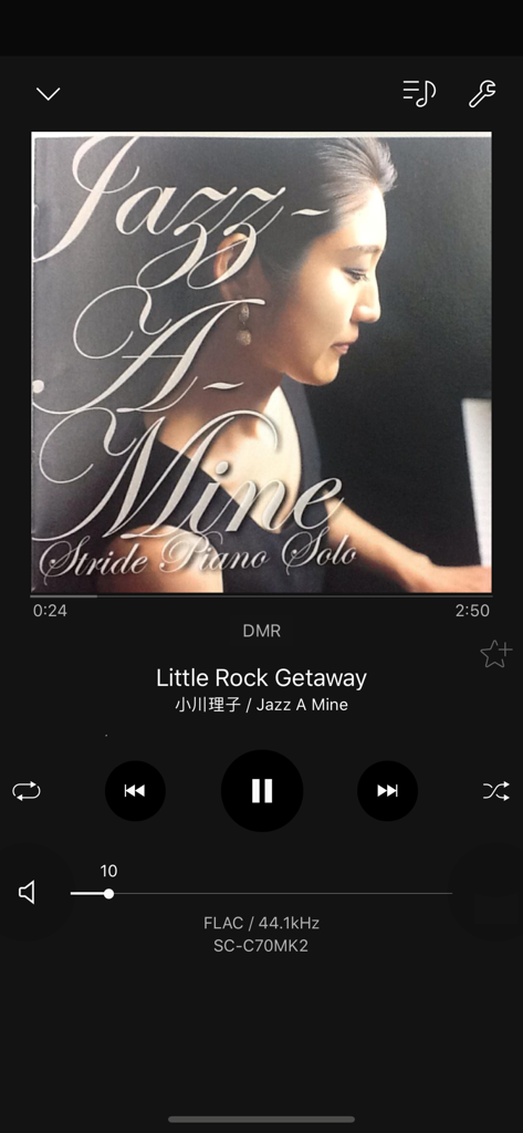 Technics Audio Center - Interface de reprodução de música na aplicação Technics Audio Center a apresentar uma faixa de jazz em formato FLAC.