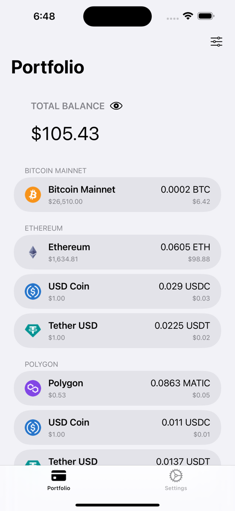 Cryptnox: Your Web3 Wallet - Pantalla del panel de portafolio de la aplicación Cryptnox mostrando el saldo total y las tenencias de criptomonedas en las redes Bitcoin, Ethereum y Polygon