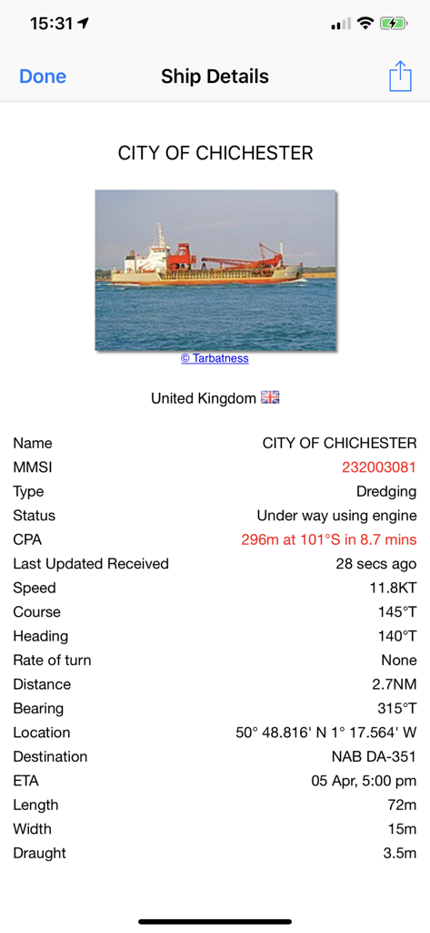 L'application Boat Beacon affichant des détails sur les navires AIS et des informations d'avertissement de collision.