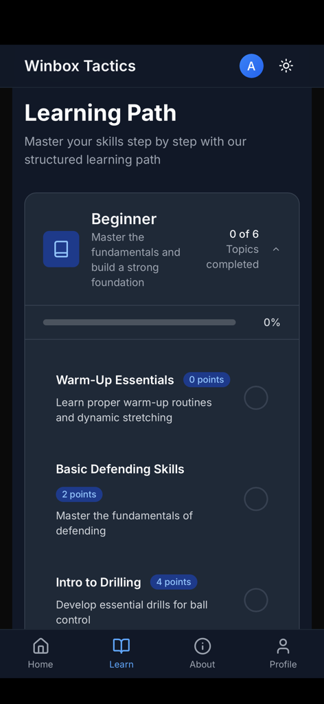 Winbox Tactics - Interfaz de aprendizaje de la app Winbox Tactics mostrando el camino de aprendizaje para principiantes de fútbol con seguimiento de progreso y módulos de lecciones.