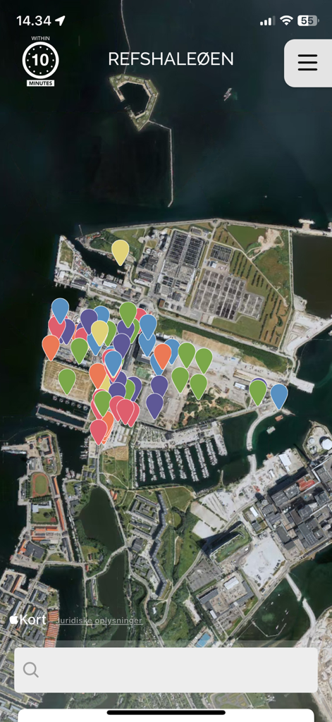 Vista de mapa de satélite de Refshaleoen com marcadores de localização coloridos no aplicativo Festival de Luzes de Copenhague