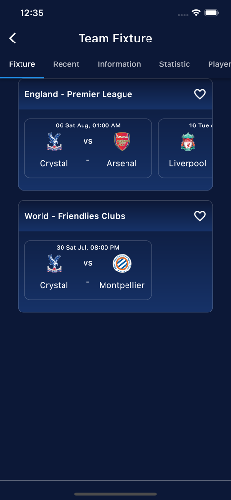 Pantalla de la aplicación OneFootball que muestra partidos de la Premier League y amistosos de clubes.