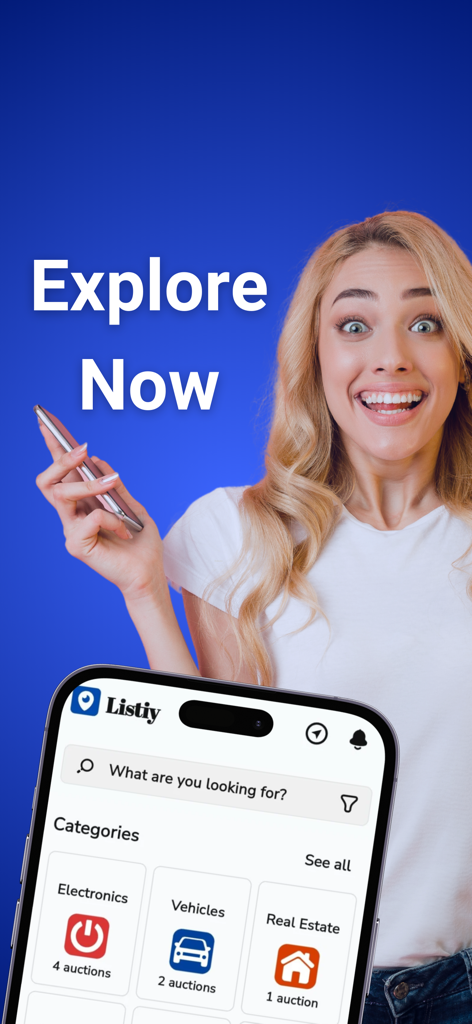 Listiy 마켓플레이스 앱 인터페이스를 보여주는 스마트폰을 들고 있는 신난 여성