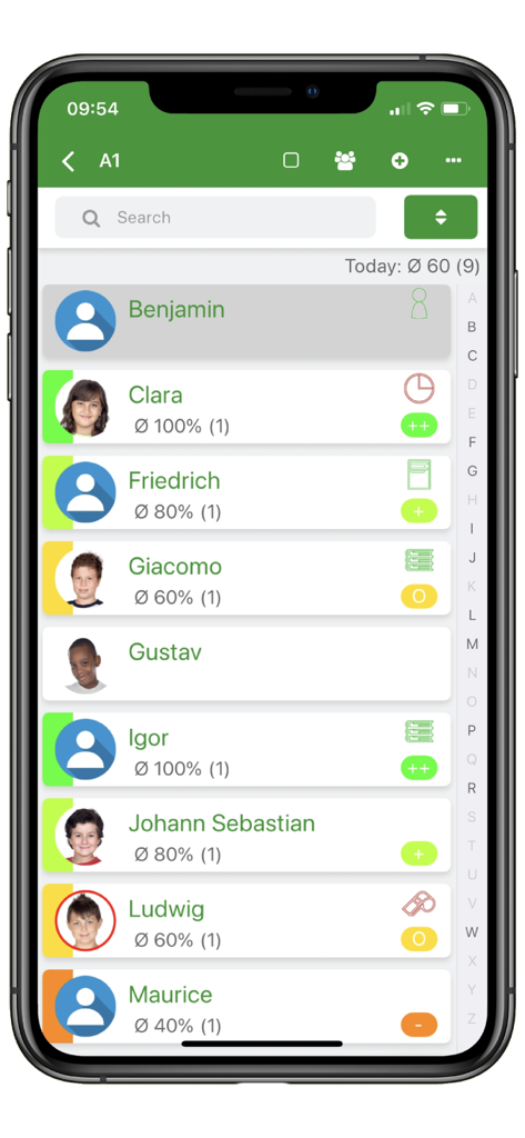 FlixGRADE  - a teacher planner - Interface do aplicativo FlixGRADE para professores exibindo uma lista de alunos com notas de participação e níveis de desempenho.