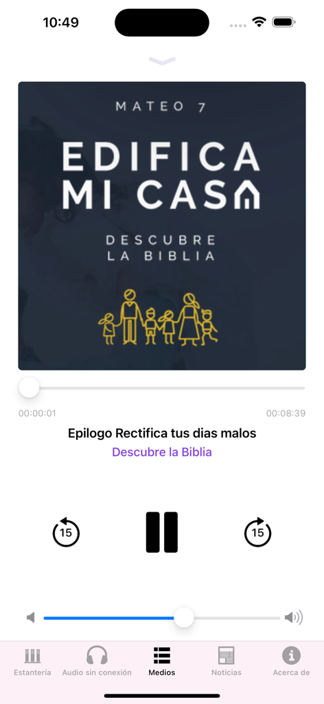 Biblia para las Mujeres audio - Interfaz de la aplicación Biblia para las Mujeres mostrando un reproductor de audio para un podcast bíblico en español titulado Edifica Mi Casa