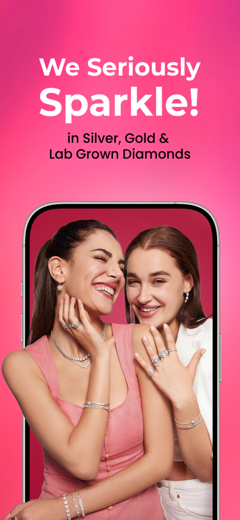 GIVA: Silver & Gold Jewellery - Duas mulheres sorrindo exibindo joias de prata e ouro da GIVA, incluindo anéis, pulseiras e colares.