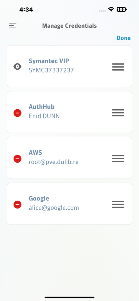 VIP Access for iPhone - Bildschirm „Anmeldeinformationen verwalten“ in der VIP Access App mit einer Liste verknüpfter Konten, einschließlich Symantec VIP AuthHub AWS und Google