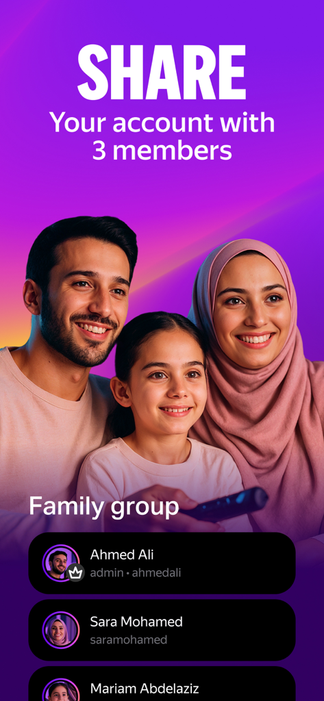 Yango Play: Movies and series - Una familia sonriente mostrando la función de compartir cuentas de Yango Play para tres miembros con perfiles individuales