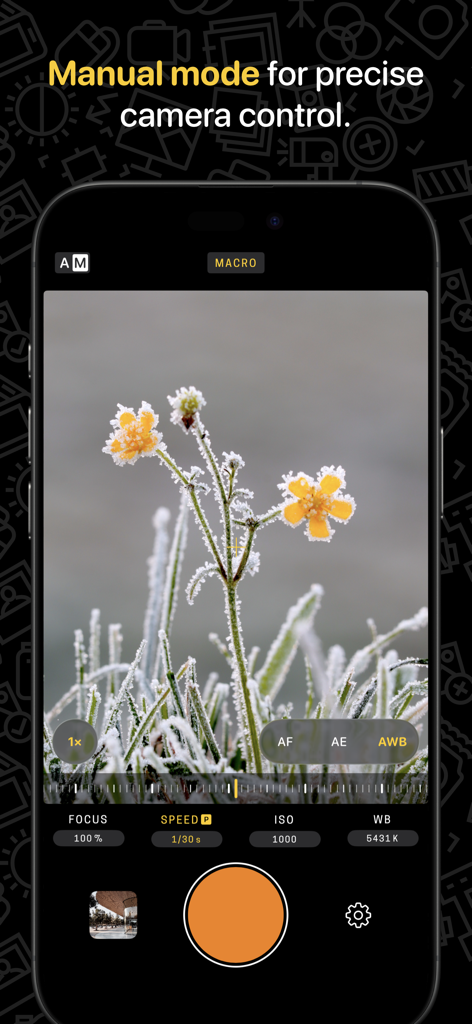 Hydra 2 › AI Camera: RAW + HDR - Interfaz del modo manual de la aplicación Hydra 2 mostrando controles precisos de la cámara para enfoque e ISO durante una sesión de fotografía macro
