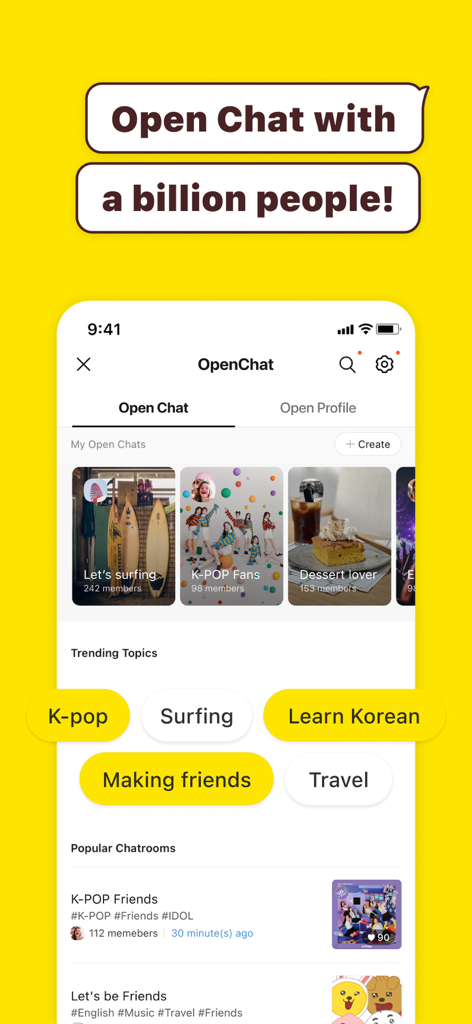 L'interface de KakaoTalk présente les fonctionnalités de chat ouvert et les sujets populaires de la communauté, comme la K-pop.