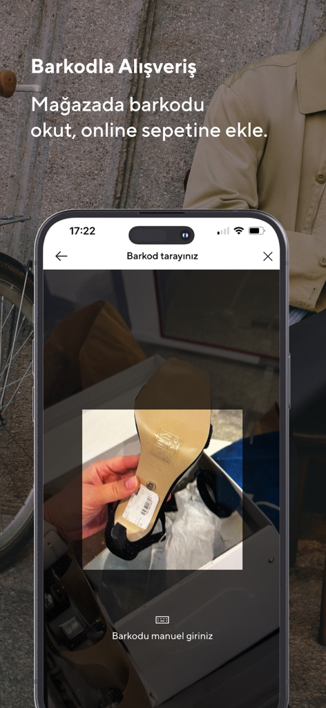 Scanning a shoe barcode using the Divarese mobile app in-store