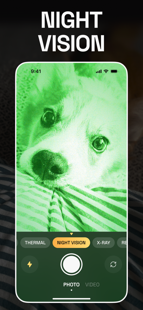 Thermal Camera - Night Vision. - Captura de pantalla de una aplicación móvil que muestra un filtro de visión nocturna verde aplicado a la foto de un perro