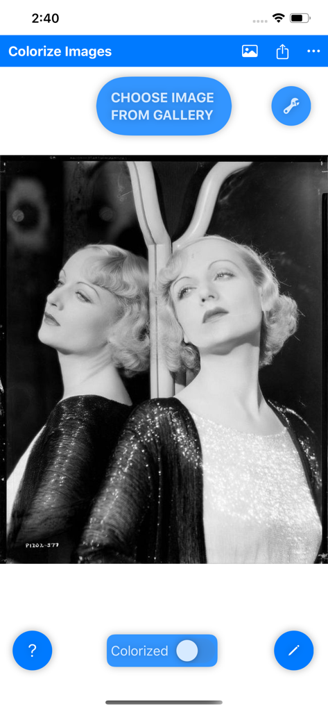 Colorize Images - Benutzeroberfläche der Colorize Images App, die ein Schwarz-Weiß-Vintage-Foto einer Frau mit einer Schaltfläche zum Auswählen von Bildern aus der Galerie und einem Kolorierungs-Schalter anzeigt.