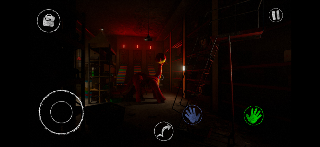 Poppy Playtime Chapter 2 - 모바일 게임 컨트롤이 있는 어두운 창고에서 큰 빨간색 공룡 장난감을 보여주는 Poppy Playtime 챕터 2의 게임플레이 스크린샷