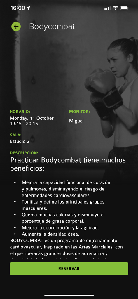 Dreamfit-Mobil-App-Bildschirm mit Details zum Bodycombat-Kurs und einer grünen Reservierungsschaltfläche