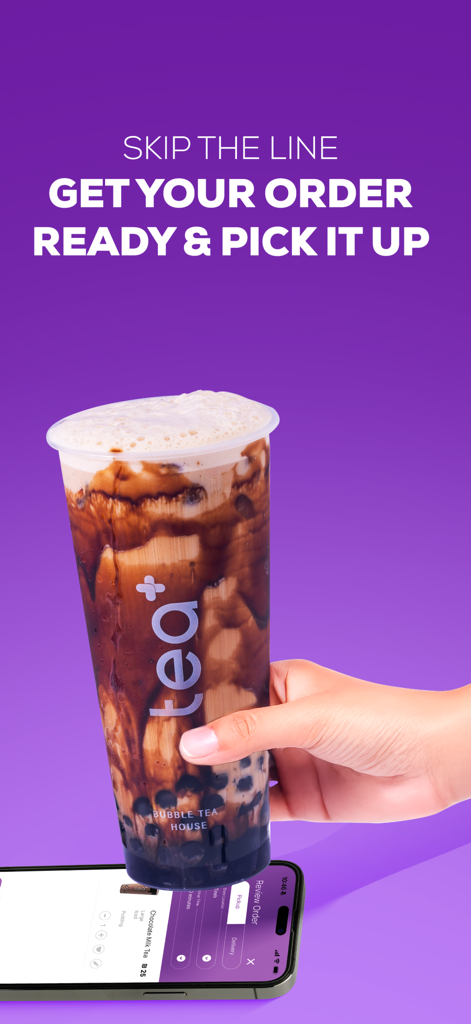 Tea Plus - Mano sosteniendo una taza de bubble tea junto a un smartphone mostrando la pantalla de pedido móvil de Tea Plus