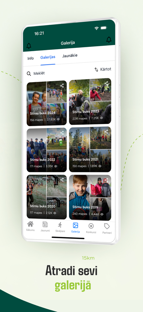 Tela do aplicativo Stirnubuks exibindo vários álbuns de fotos de corridas de trail running organizados por ano.