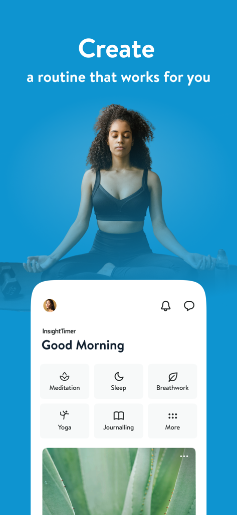 Insight Timer–Meditate & Sleep - Uma mulher meditando na tela do aplicativo Insight Timer mostrando várias opções de rotina de bem-estar, como meditação, sono e ioga