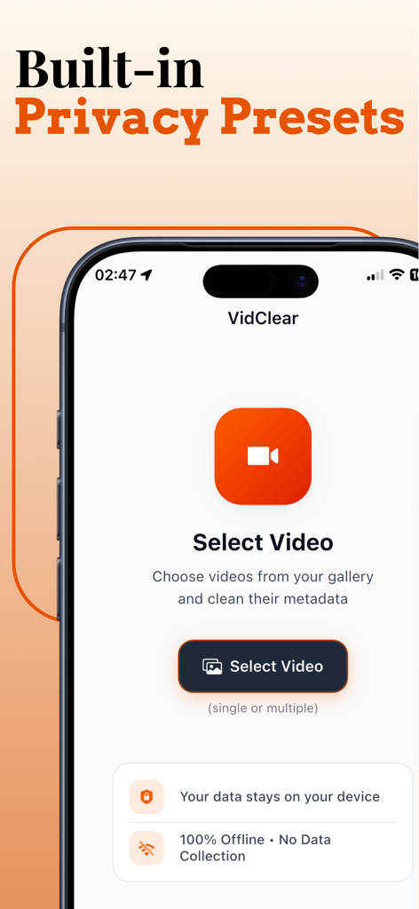 VidClear 앱 인터페이스가 iPhone에 표시되어 선택 동영상 화면과 오프라인 처리 및 제로 데이터 수집과 같은 개인 정보 보호 기능이 표시됩니다.