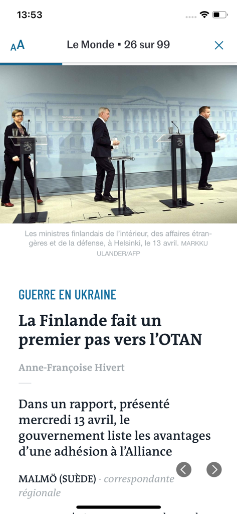 国際政治に関するデジタルニュース記事を表示するル・モンドアプリ