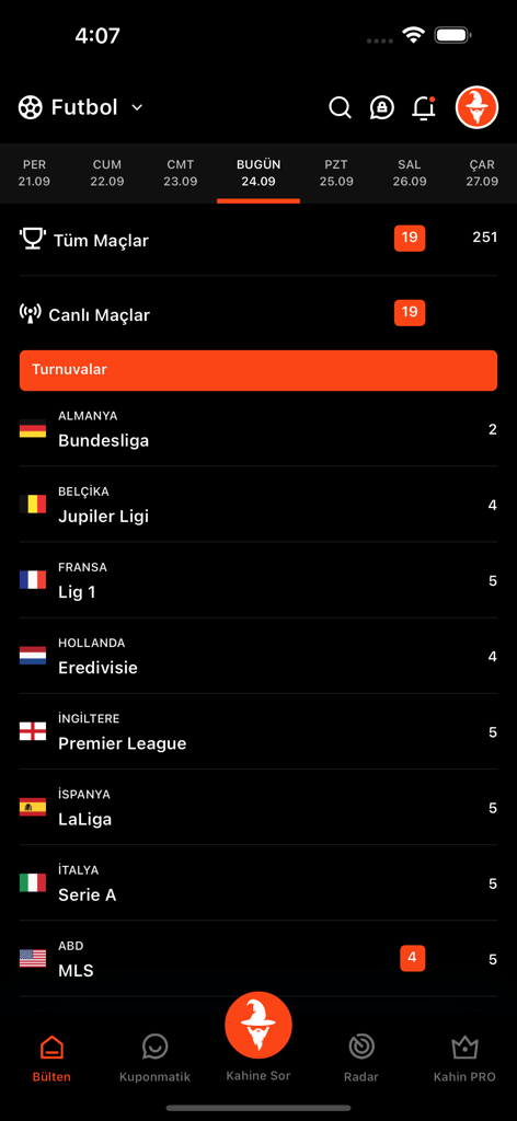 Kahin - Betting Analysis - Kahin Wettanalyse-App-Bildschirm, der bevorstehende Fußballspiele in verschiedenen internationalen Ligen anzeigt