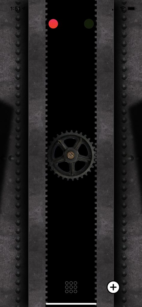 Una pantalla de puzzle vertical con un engranaje central en una pista de metal