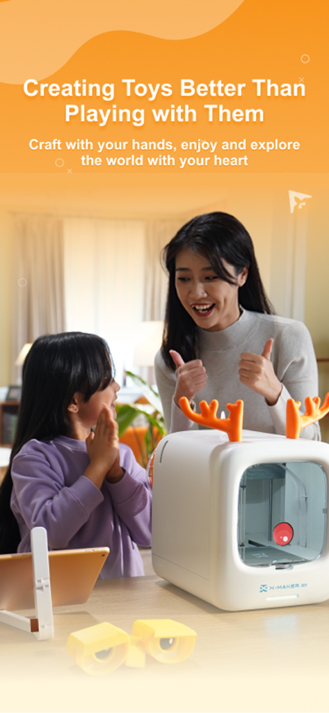 XMAKER - Una madre e hija usando la impresora 3D XMAKER para crear juguetes juntas en casa.