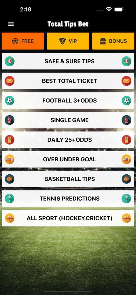 Total Tips Bet - Total Tips Betアプリのホーム画面。サッカー、バスケットボール、テニスの無料ベッティングヒントカテゴリを表示。