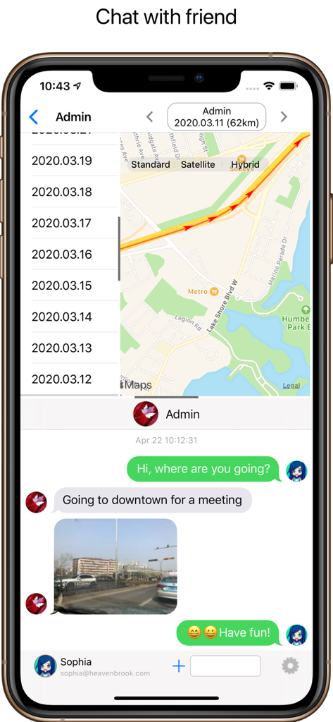 GPS Tracker+ - Interface de l'application GPS Tracker Plus montrant une conversation de chat avec un ami et une carte de localisation intégrée