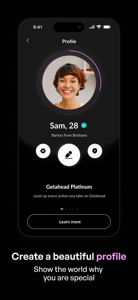 Benutzeroberfläche des Getahead-App-Profils, die einen jungen professionellen Barista mit einem Swipe-Profil-Layout zeigt