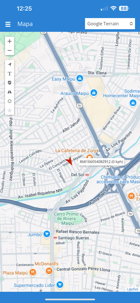 GPS Rastreo Uno App-Oberfläche, die den Echtzeitstandort eines Fahrzeugs auf einer detaillierten städtischen Straßenkarte zeigt.