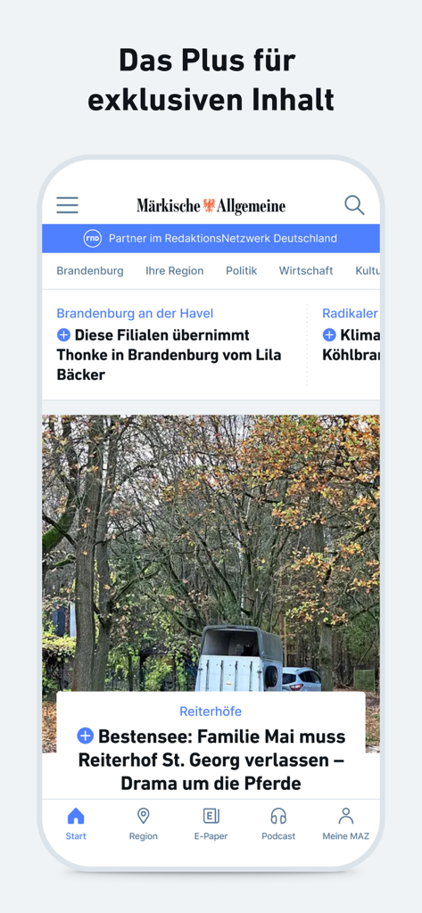 MAZ - Nachrichten und Podcast - Smartphone-Bildschirm mit der Benutzeroberfläche der MAZ News App und lokalen Schlagzeilen aus Brandenburg