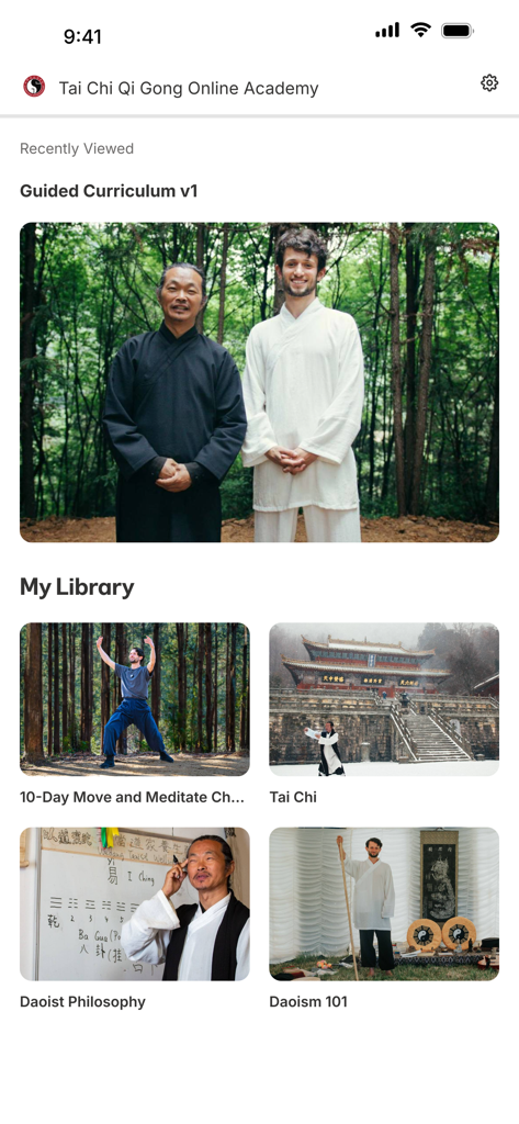Interface de l'application mobile Taoist Wellness Online montrant les cours de Tai Chi et de Qi Gong par le Maître Gu et George Thompson