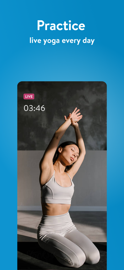 Insight Timer–Meditate & Sleep - Uma mulher fazendo um alongamento de ioga durante uma aula ao vivo no aplicativo Insight Timer