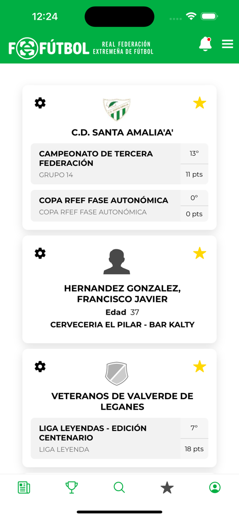 Captura de pantalla de la aplicación FEXFUTBOL que muestra los equipos de fútbol y los perfiles de jugadores de Extremadura, España, seguidos por un usuario