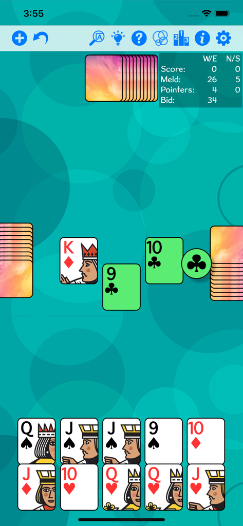 Pinochle+ - ピノクルプラスモバイルゲームプレイインターフェース。プレイヤーの手札とアクティブなカードトリックが表示されています。