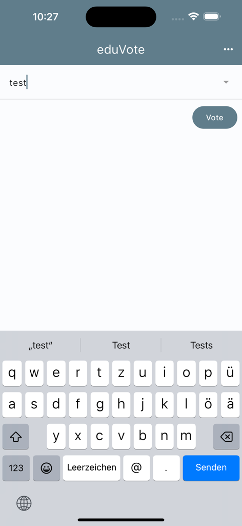 eduVote - 텍스트 입력 필드와 투표 버튼이 표시된 eduVote 앱의 사용자 인터페이스 (iPhone)