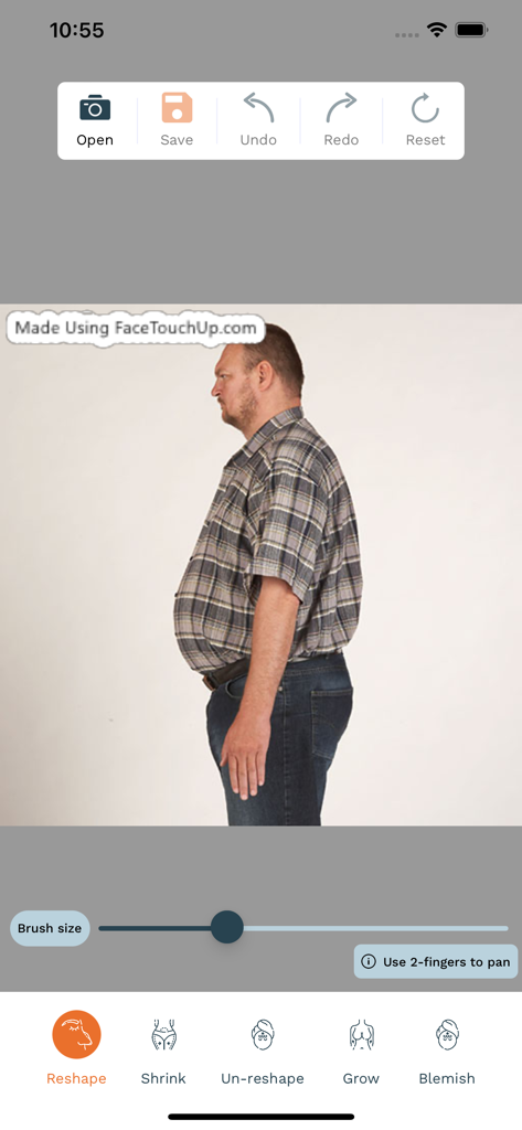 FaceTouchUp Nose Job Simulator - FaceTouchUpアプリのインターフェースにおける、男性のプロフィールでのボディ成形シミュレーション。