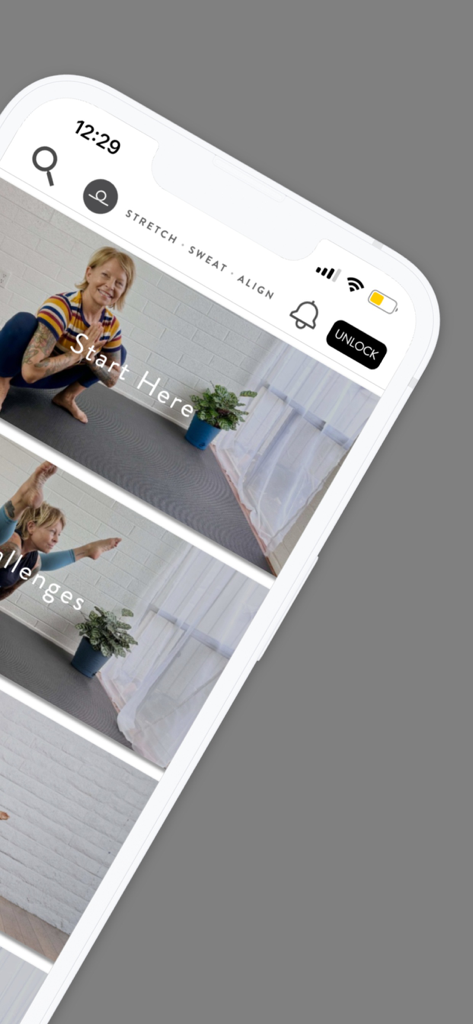 Stretch. Sweat. Align. - 수업 영상 카테고리와 강사 데니즈 페인이 포함된 Stretch Sweat Align 요가 앱의 모바일 인터페이스