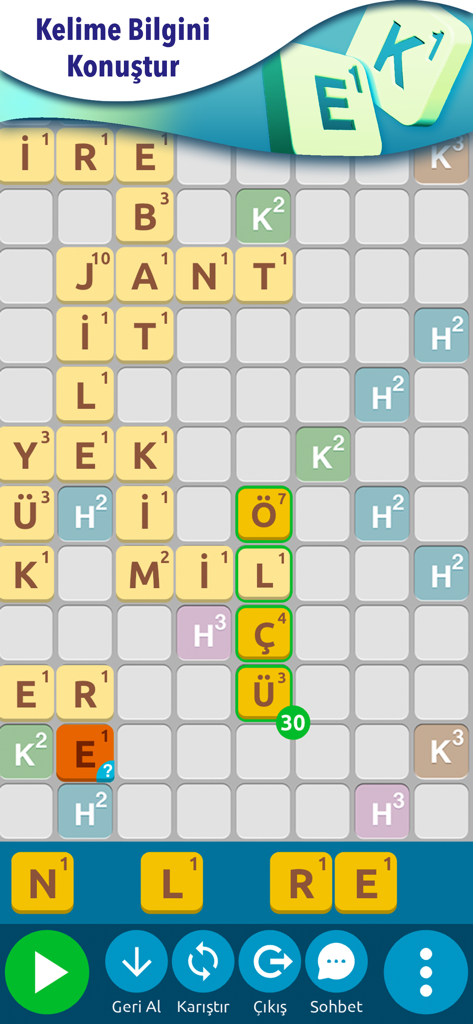 Capture d'écran de l'application mobile Kelimelik montrant un plateau de jeu de mots turcs avec différentes lettres et les commandes du jeu en bas.