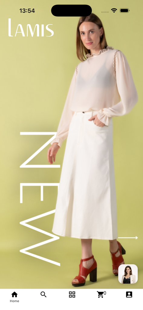 Lamis - Lamisの新しいコレクションから洗練された白いブラウスとロングスカートを着た女性、モバイルアプリのインターフェース内