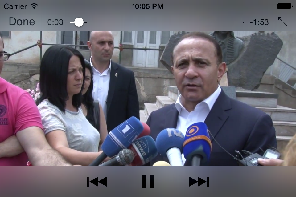 iGov.am - Un reproductor de video dentro de la aplicación iGov.am mostrando una conferencia de prensa de un funcionario del gobierno armenio