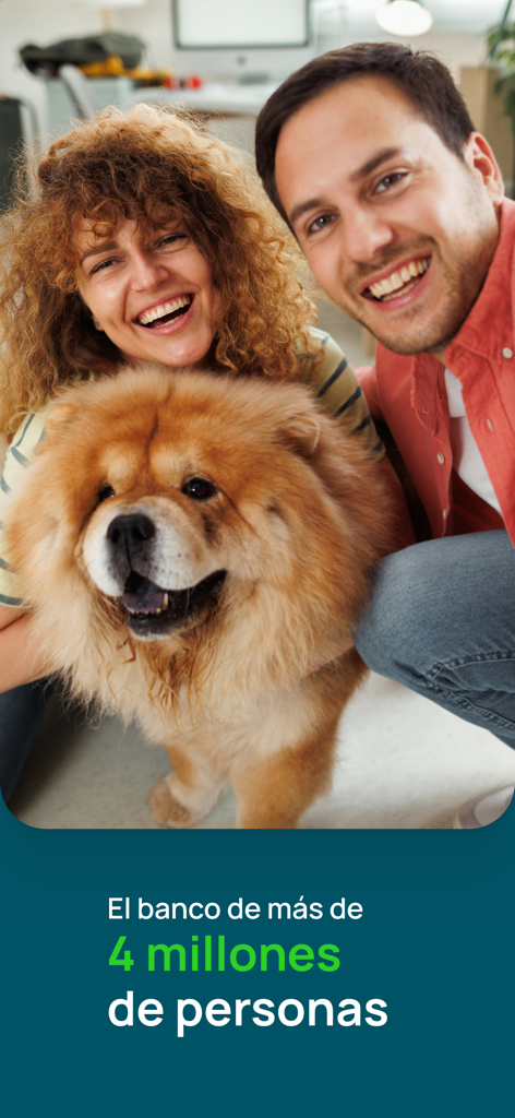 Una pareja sonriente con su perro en una pantalla promocional de la aplicación bancaria Unicaja que indica que atiende a más de 4 millones de personas