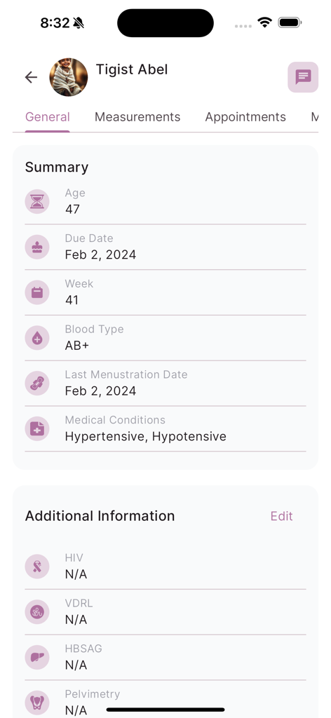 妊娠の詳細と病歴を含む患者概要を表示する医療従事者
