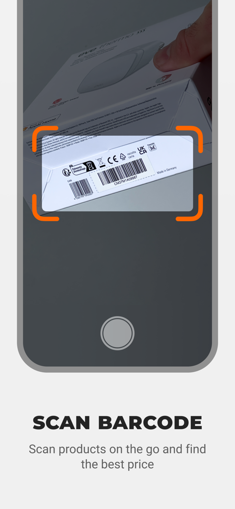 Eine Person, die den idealo App Barcode Scanner auf einem Smartphone benutzt, um den besten Produktpreis zu finden
