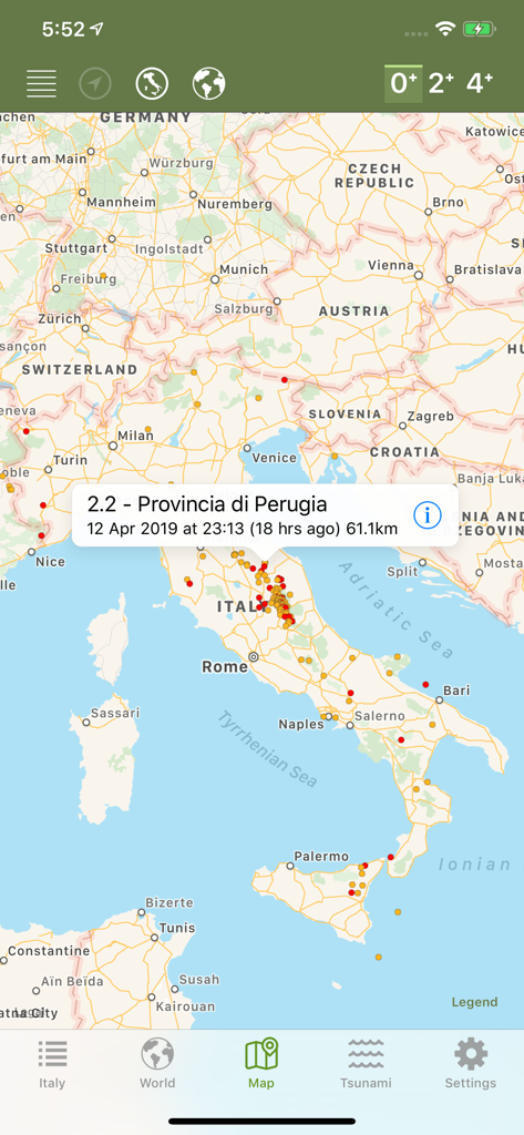 Interface do aplicativo Terremoto exibindo atividade sísmica e detalhes de eventos de terremoto em um mapa da Itália