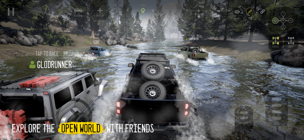 Varios camiones y SUVs todoterreno personalizados circulando por un río poco profundo en un bosque denso durante una sesión multijugador.