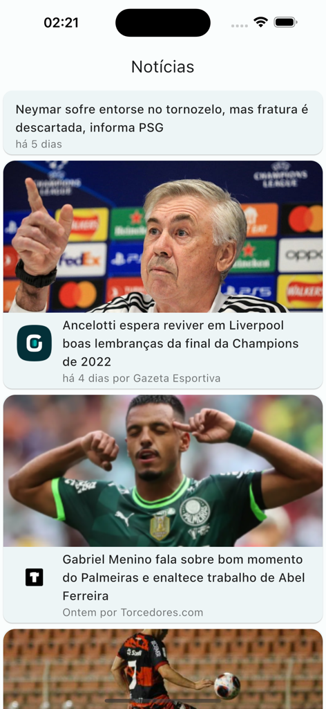 Mobile App-Oberfläche von AE Sports Noticias, die einen Fußballnachrichten-Feed mit Schlagzeilen in portugiesischer Sprache zeigt